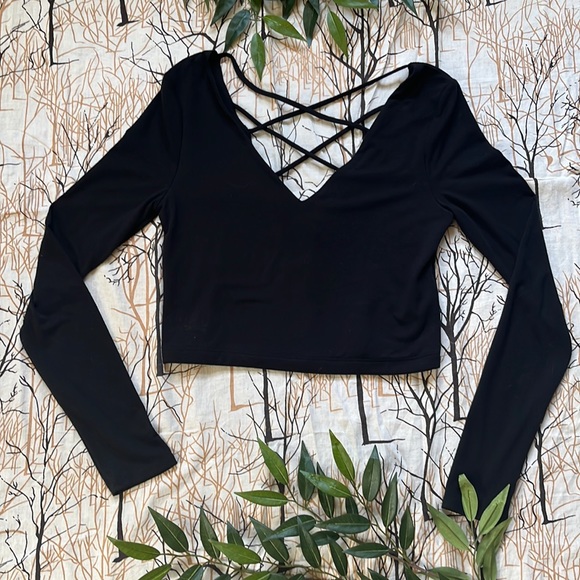 Forever 21 Tops - NWT Forever 21 Strappy Black Long Sleeve Crop Top Size Large